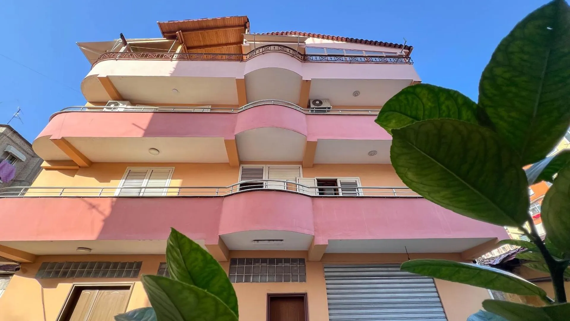 Vila Tirana 98 Albania